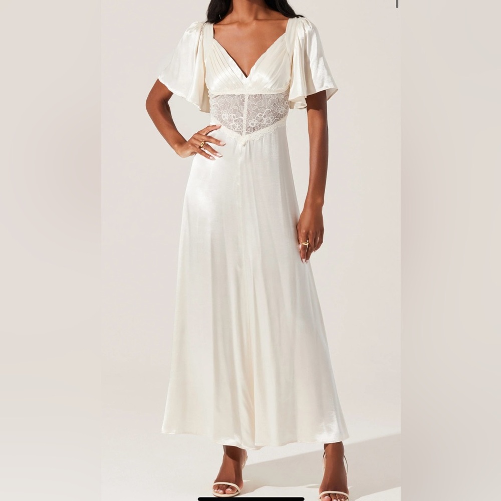 NWT ASTR the Label Aurelia Satin V-Neck Midi Dress in Ivory